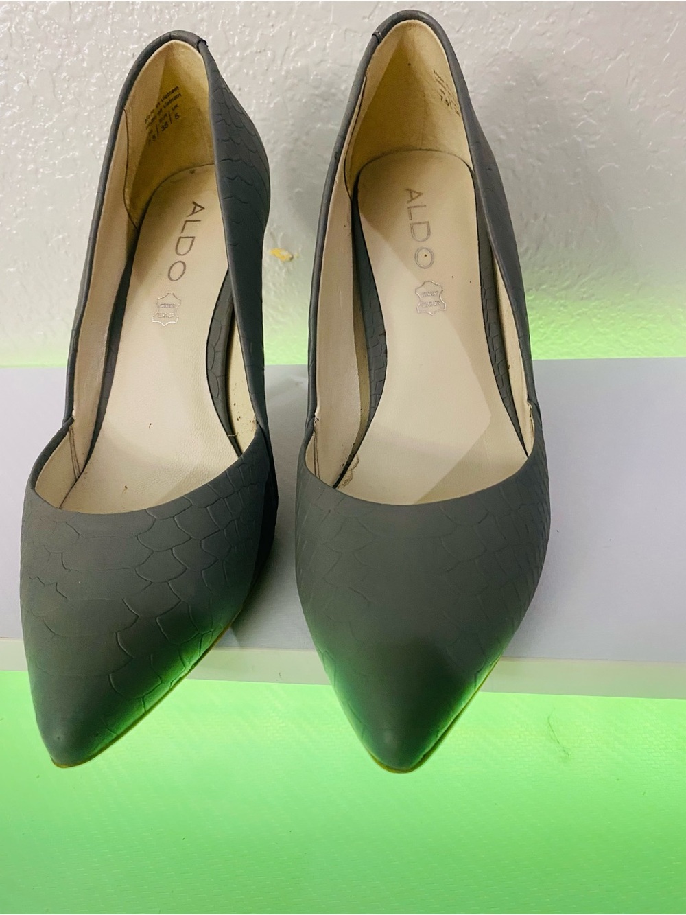 Aldo Pointed Toe Pumps in Gray with Subtle Scale Texture